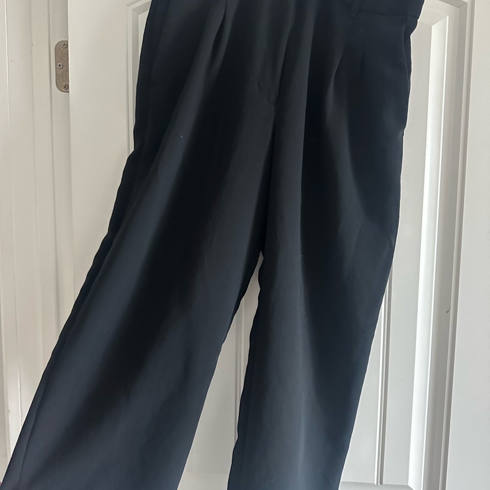 Aritzia Effortless Pants Cropped in Black